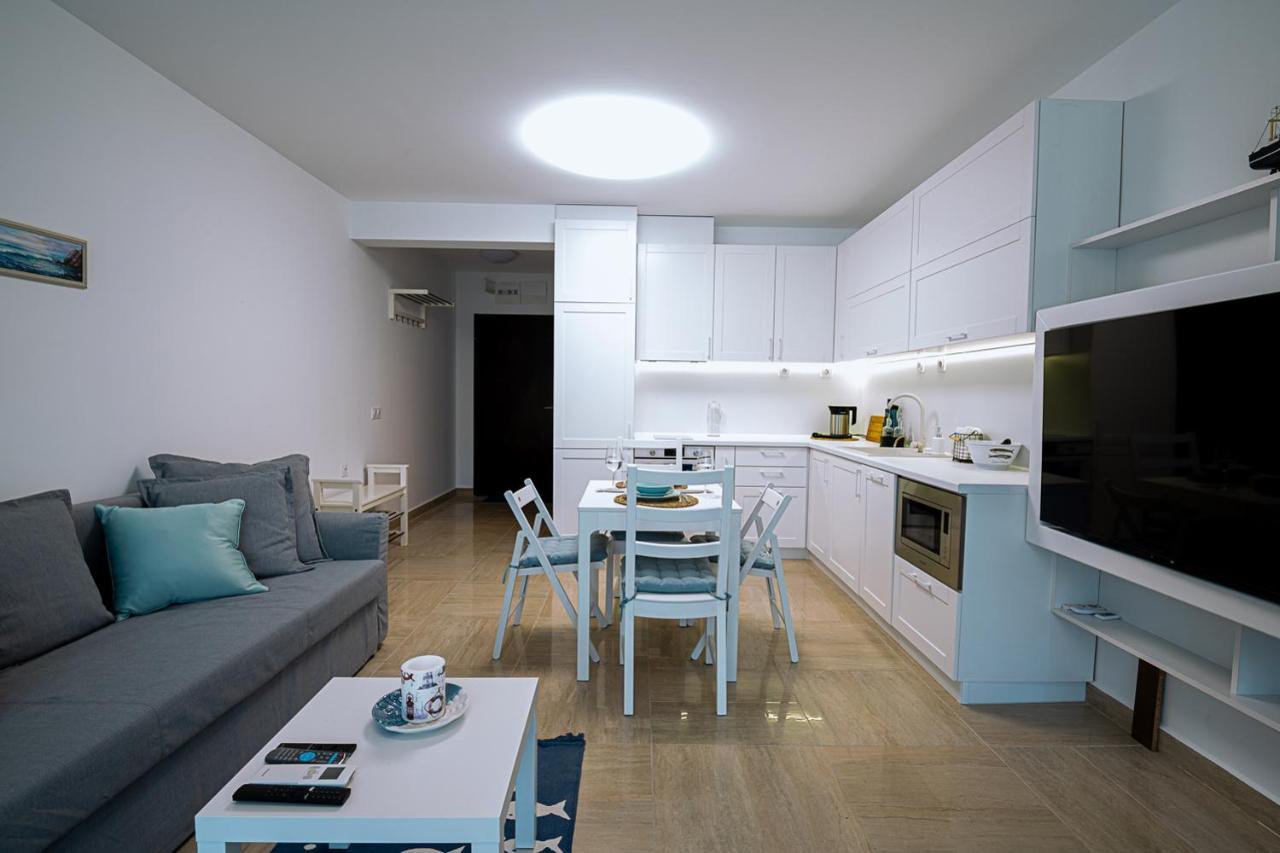 Stylish 1-Bd Apartment In St Constantine And Helena By Flat Mаnager Saints Constantine and Helena Exteriör bild